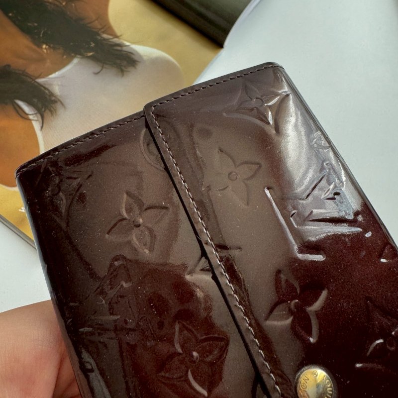 ✨竟然不用萬元 復古款 LV 酒紅色漆皮釦式長夾-16