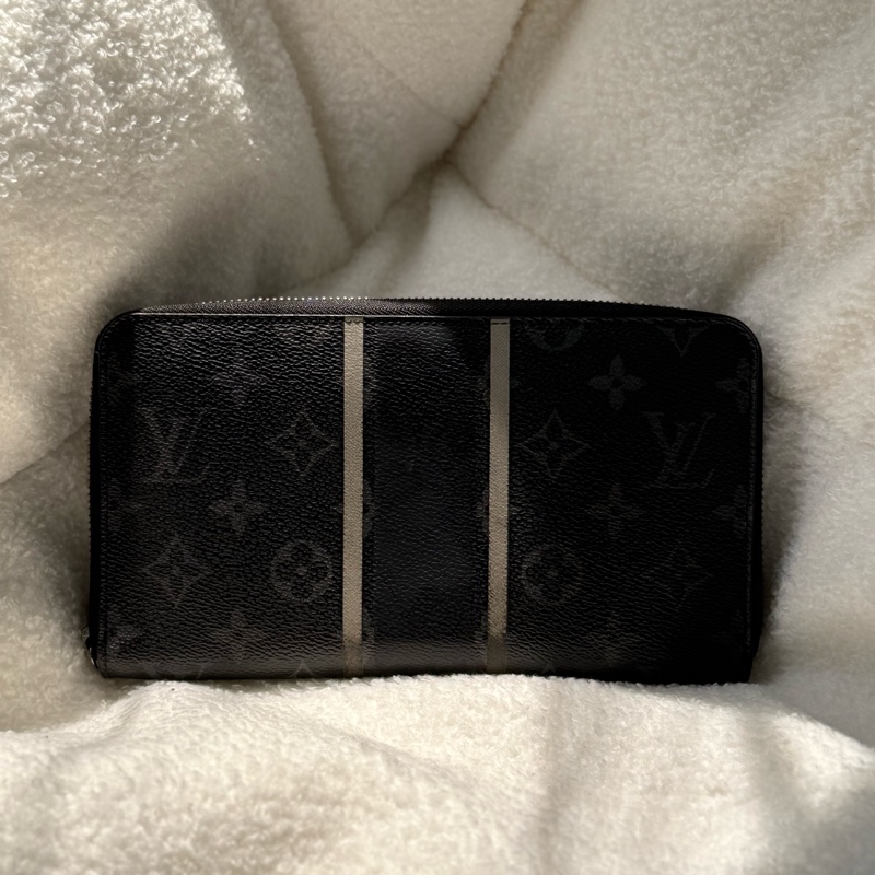 （日本購證🇯🇵全配）Lv fragment 藤原浩黑色老花拉鏈長夾-0