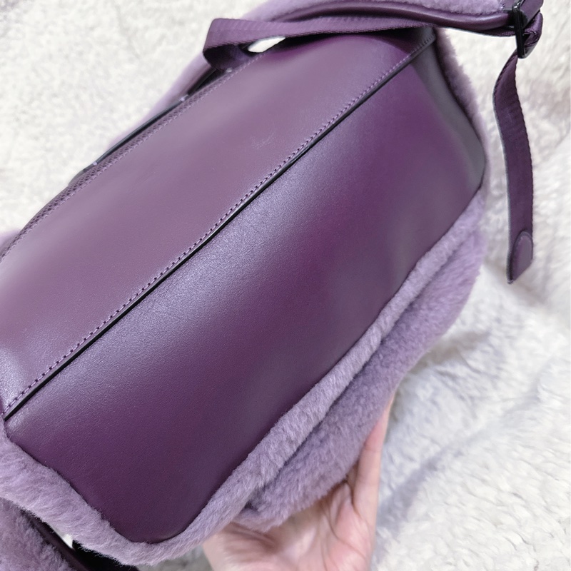 全新 coach紫色毛絨後背包-19