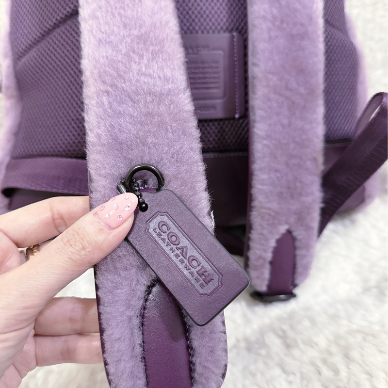 全新 coach紫色毛絨後背包-39