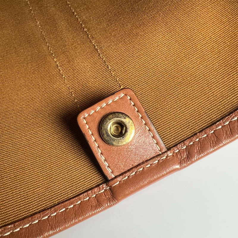 CELINE 白老花帆布水桶包-6