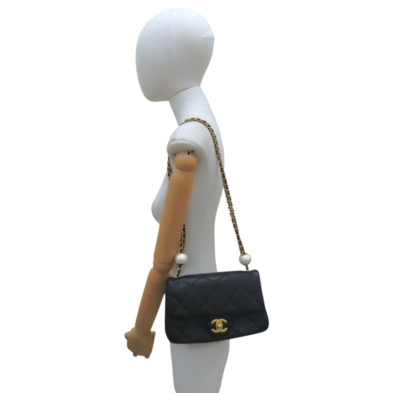 黑色 羊皮 白色圓珠 調節鍊帶 肩背包 金扣【CHANEL 香奈兒】 AS4861-7