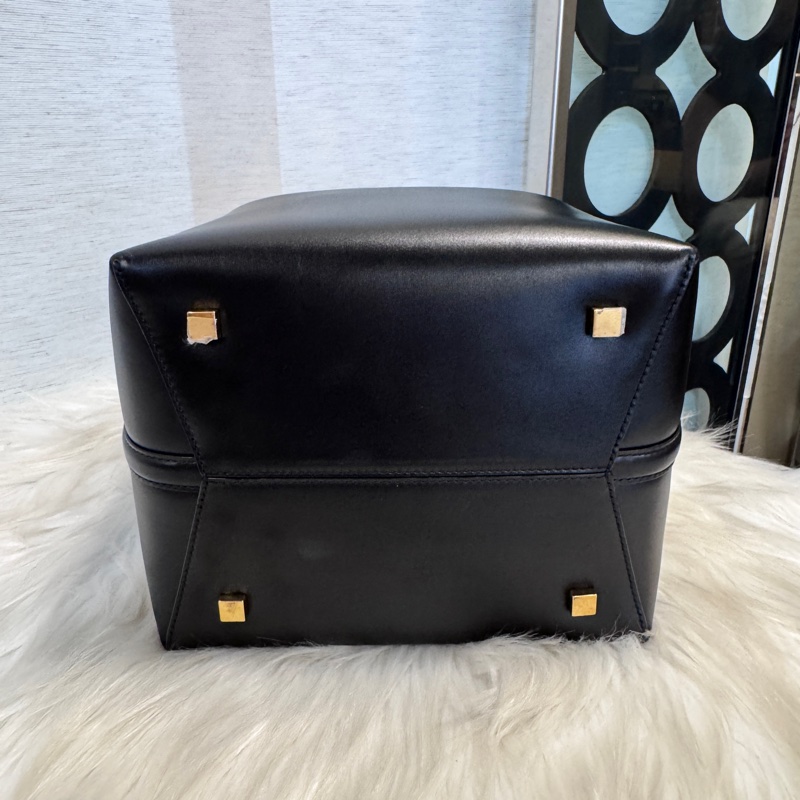 ［櫃價近10萬］YSL LE37 黑牛皮手提斜背水桶包-5