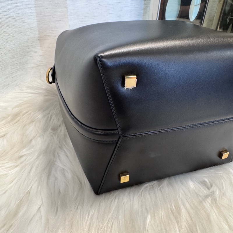 ［櫃價近10萬］YSL LE37 黑牛皮手提斜背水桶包-6