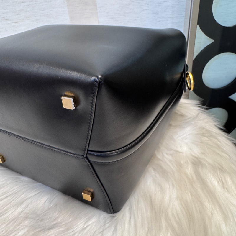 ［櫃價近10萬］YSL LE37 黑牛皮手提斜背水桶包-7
