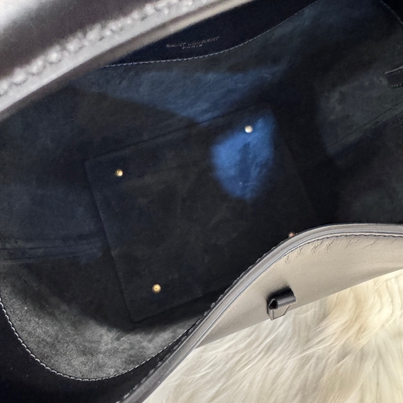 ［櫃價近10萬］YSL LE37 黑牛皮手提斜背水桶包-8