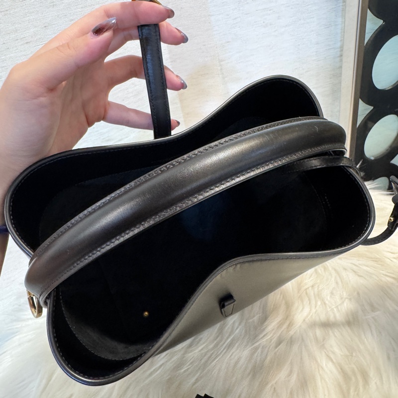 ［櫃價近10萬］YSL LE37 黑牛皮手提斜背水桶包-9