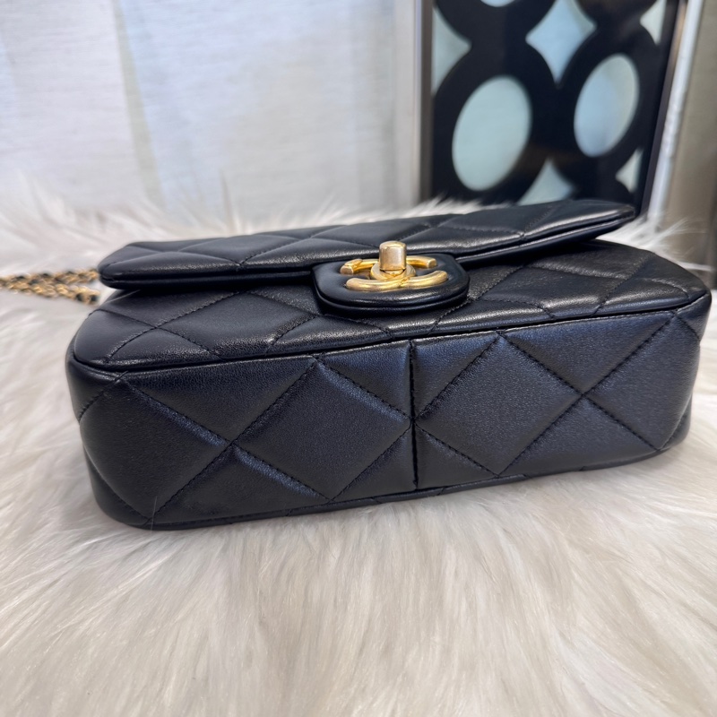 [櫃價20萬］Chanel CF20 大Mini 黑羊皮珍珠調節釦 芯片款 近全新-4