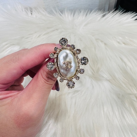 Chanel 淡金珍珠水鑽胸針 近全新