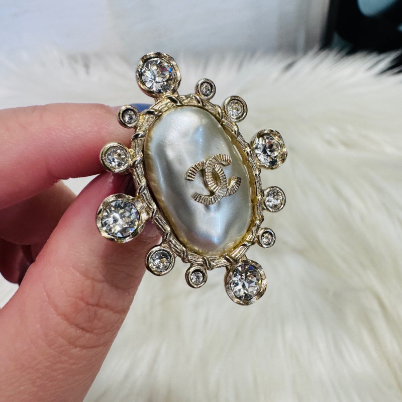 Chanel 淡金珍珠水鑽胸針 近全新-1
