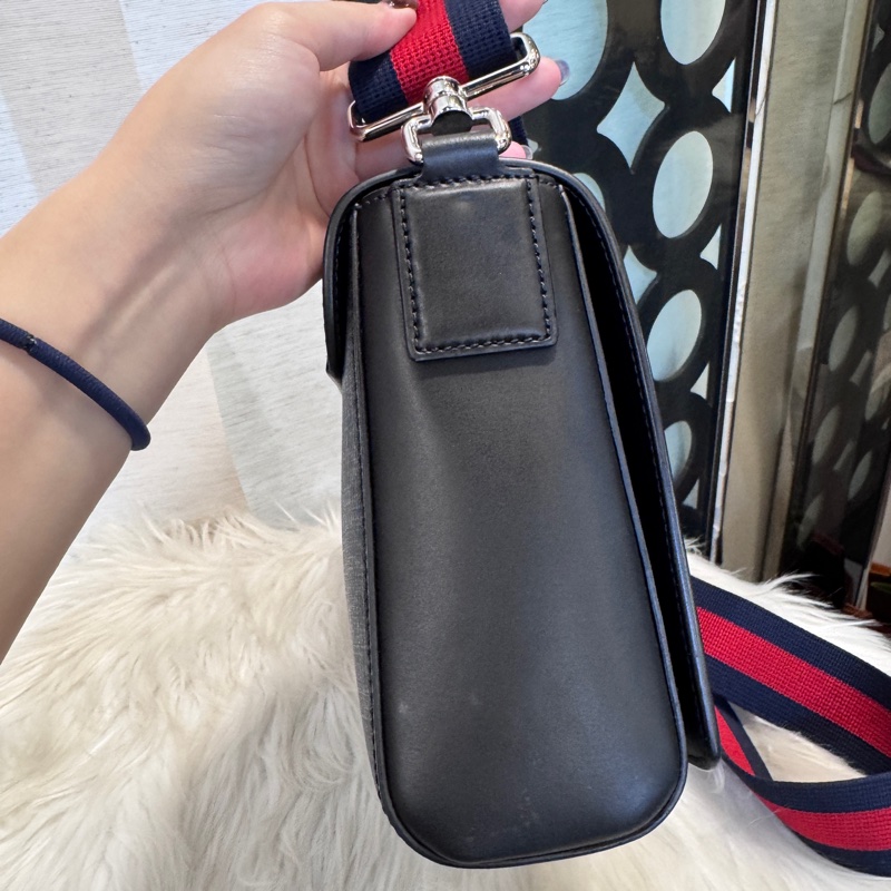 Gucci 黑灰PVC黑牛皮郵差包 近全新-3