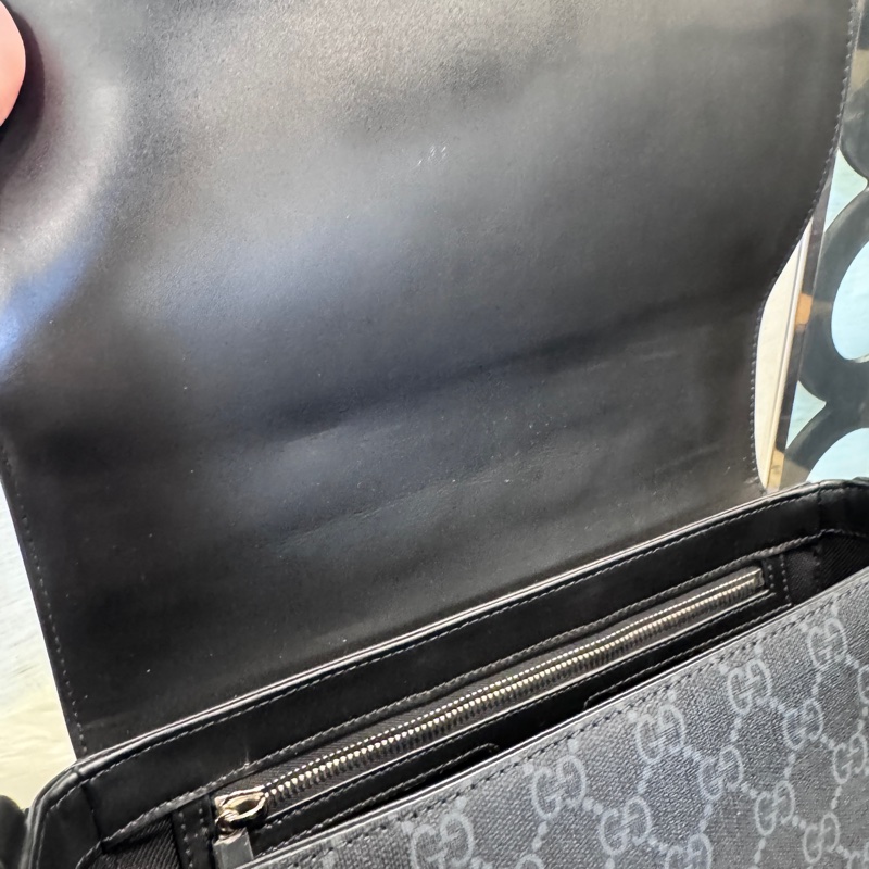 Gucci 黑灰PVC黑牛皮郵差包 近全新-8