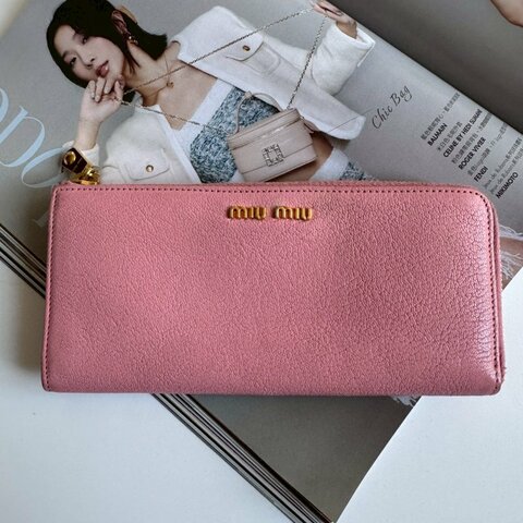 ✨盒子、防塵都有 年輕款 Miu Miu 粉色拉鍊長夾