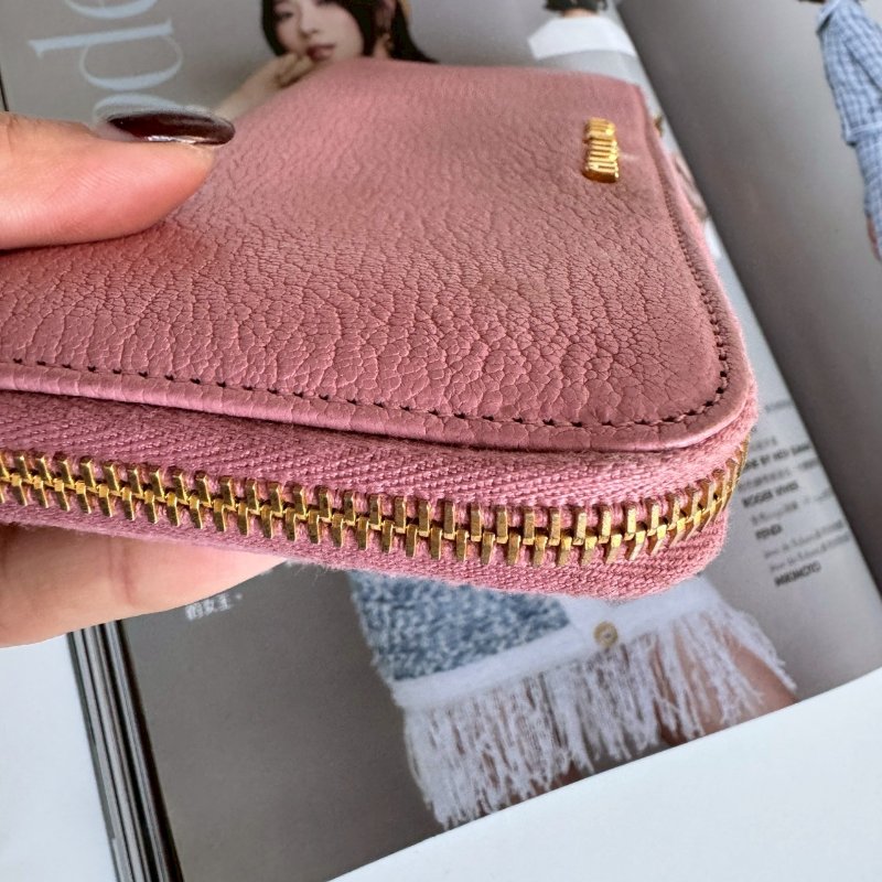 ✨盒子、防塵都有 年輕款 Miu Miu 粉色拉鍊長夾-2