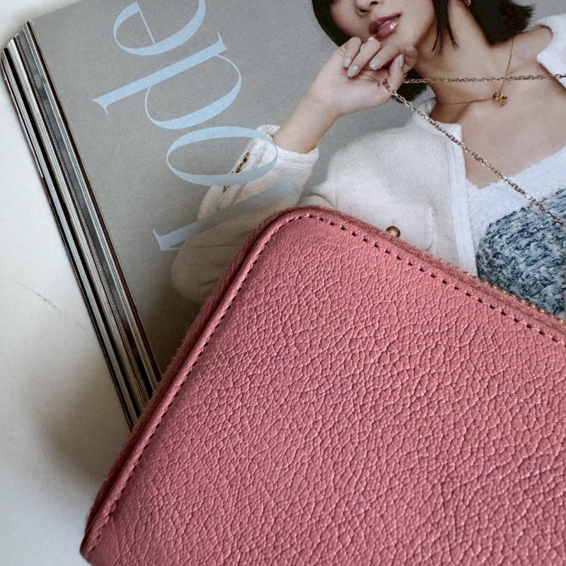 ✨盒子、防塵都有 年輕款 Miu Miu 粉色拉鍊長夾-5