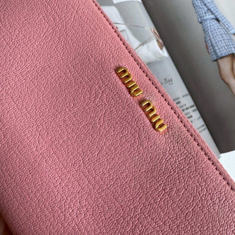 ✨盒子、防塵都有 年輕款 Miu Miu 粉色拉鍊長夾-9