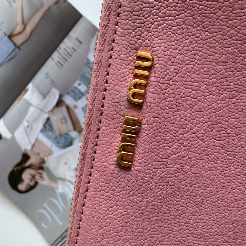 ✨盒子、防塵都有 年輕款 Miu Miu 粉色拉鍊長夾-14