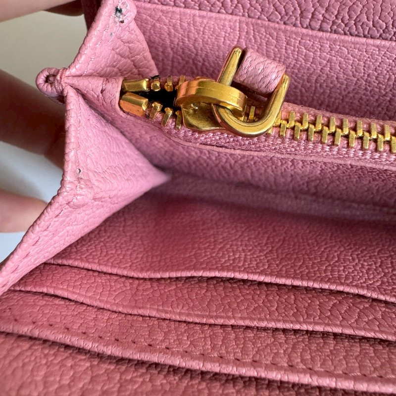 ✨盒子、防塵都有 年輕款 Miu Miu 粉色拉鍊長夾-17