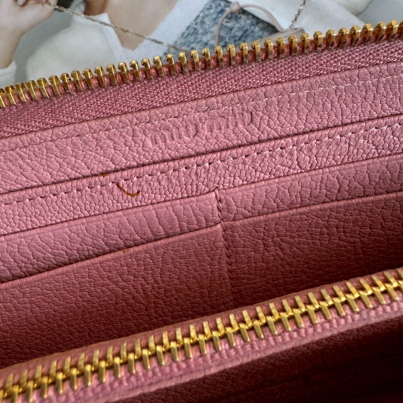 ✨盒子、防塵都有 年輕款 Miu Miu 粉色拉鍊長夾-20