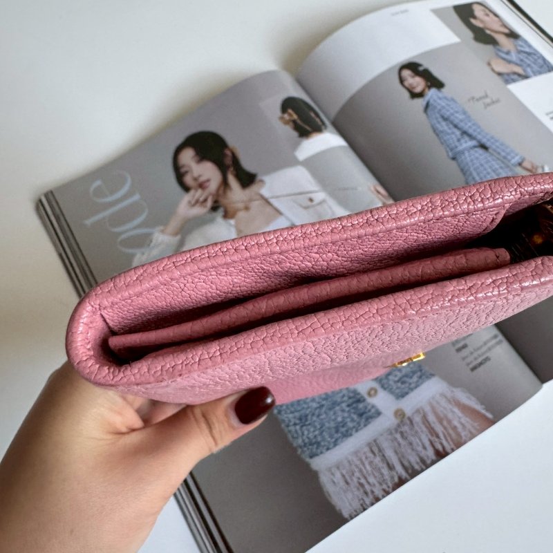 ✨盒子、防塵都有 年輕款 Miu Miu 粉色拉鍊長夾-21