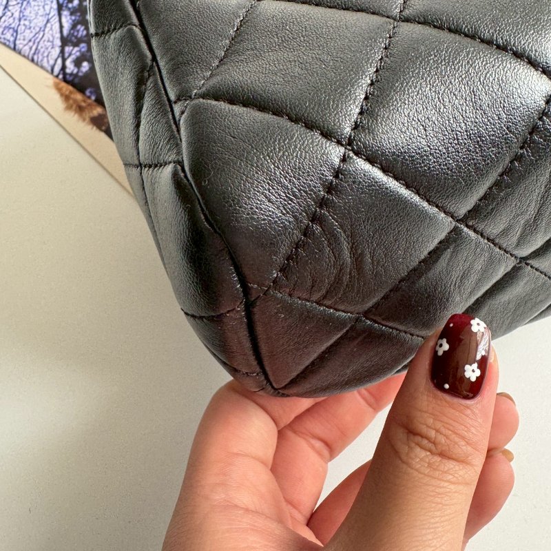 🎉經典版 Chanel 黑色方形金色水鑽字樣金鏈包-7