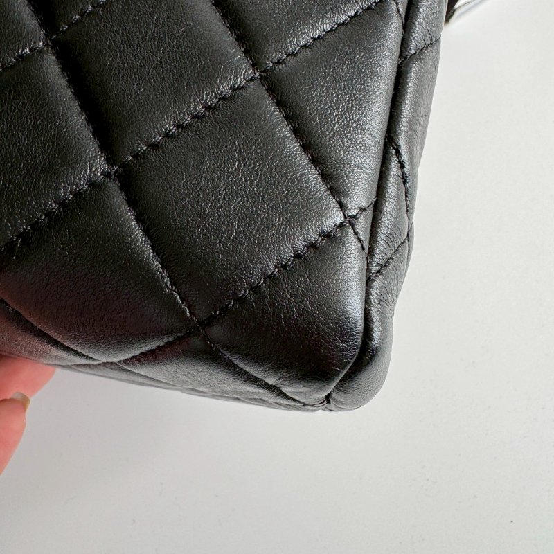 🎉經典版 Chanel 黑色方形金色水鑽字樣金鏈包-8