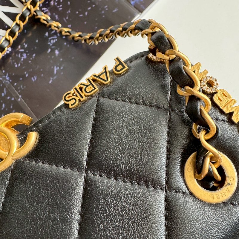🎉經典版 Chanel 黑色方形金色水鑽字樣金鏈包-11
