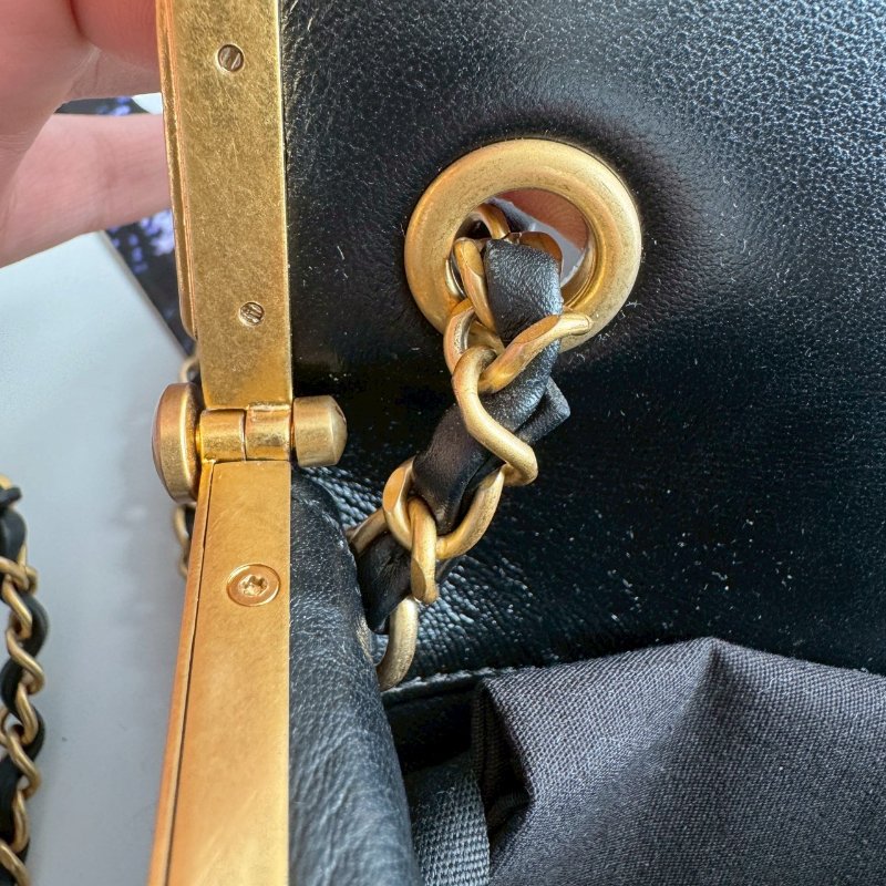 🎉經典版 Chanel 黑色方形金色水鑽字樣金鏈包-13