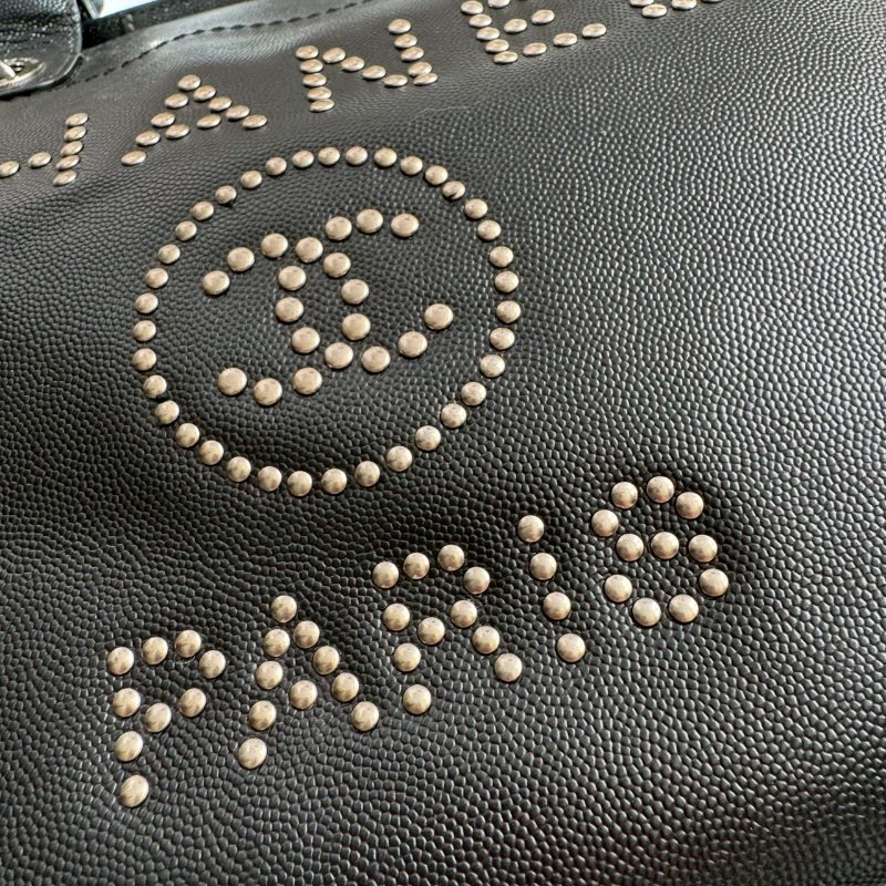 ✨容量超大 Chanel 黑色卯釘銀字母手提肩背沙灘包 購物包-1