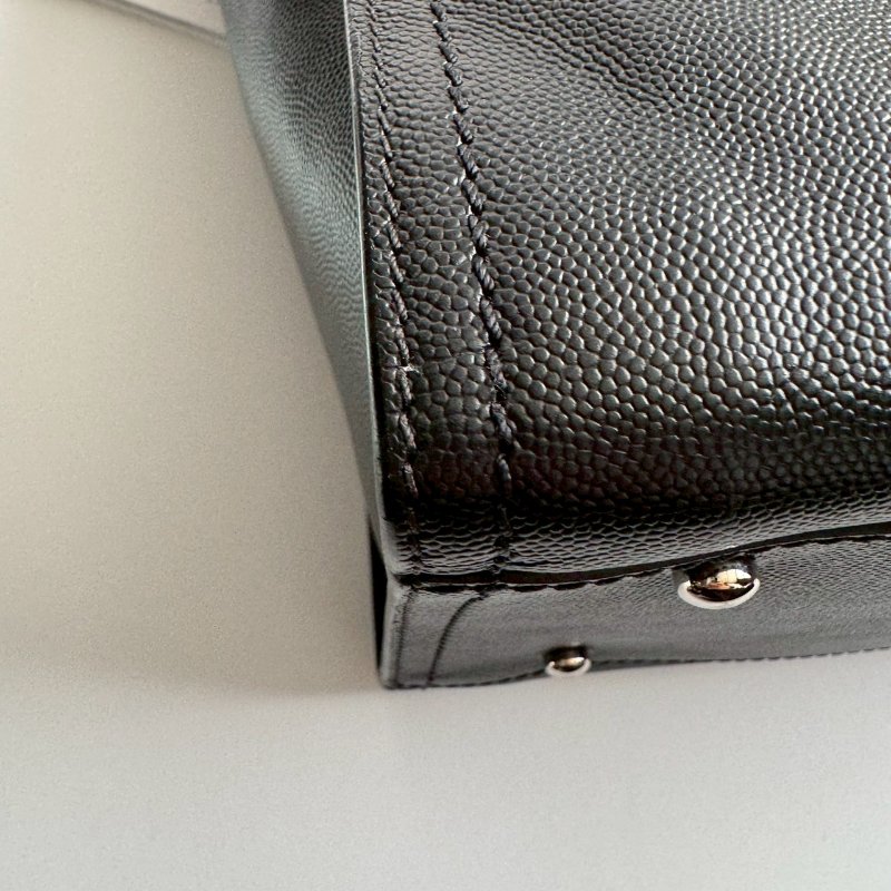 ✨容量超大 Chanel 黑色卯釘銀字母手提肩背沙灘包 購物包-4