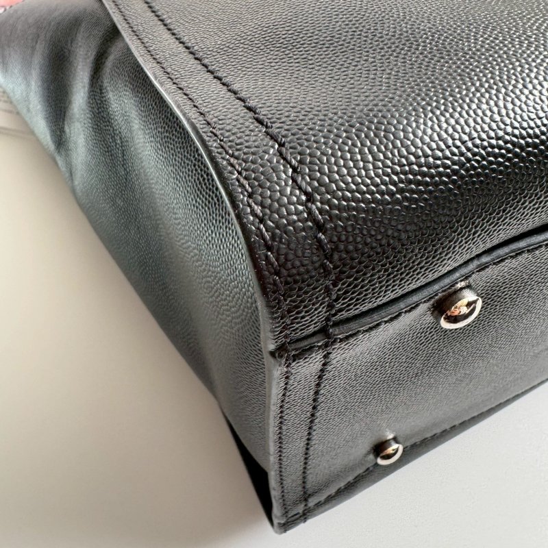 ✨容量超大 Chanel 黑色卯釘銀字母手提肩背沙灘包 購物包-5