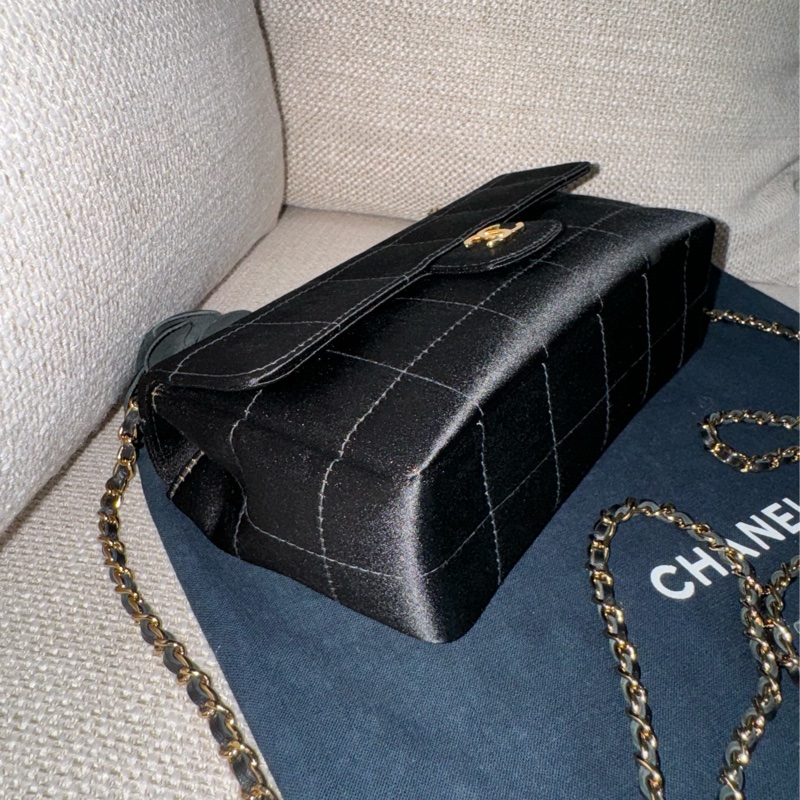 新上架❤️‍🔥藏家級🖤Chanel Vintage🖤山茶花黑色緞面冰格CF小包/香奈兒山茶花cf-18
