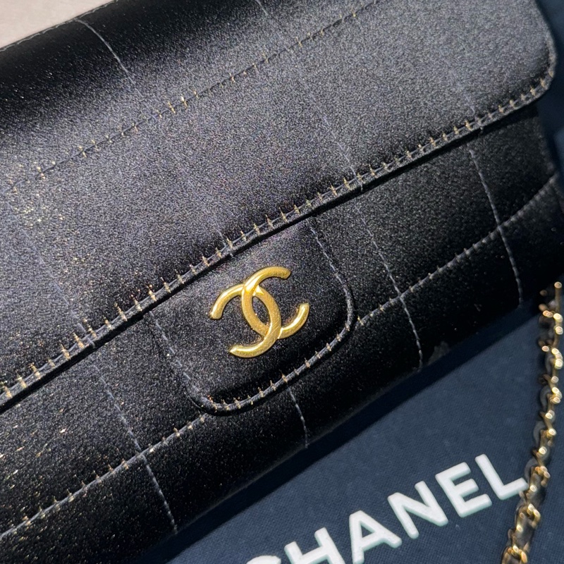 新上架❤️‍🔥藏家級🖤Chanel Vintage🖤山茶花黑色緞面冰格CF小包/香奈兒山茶花cf-44