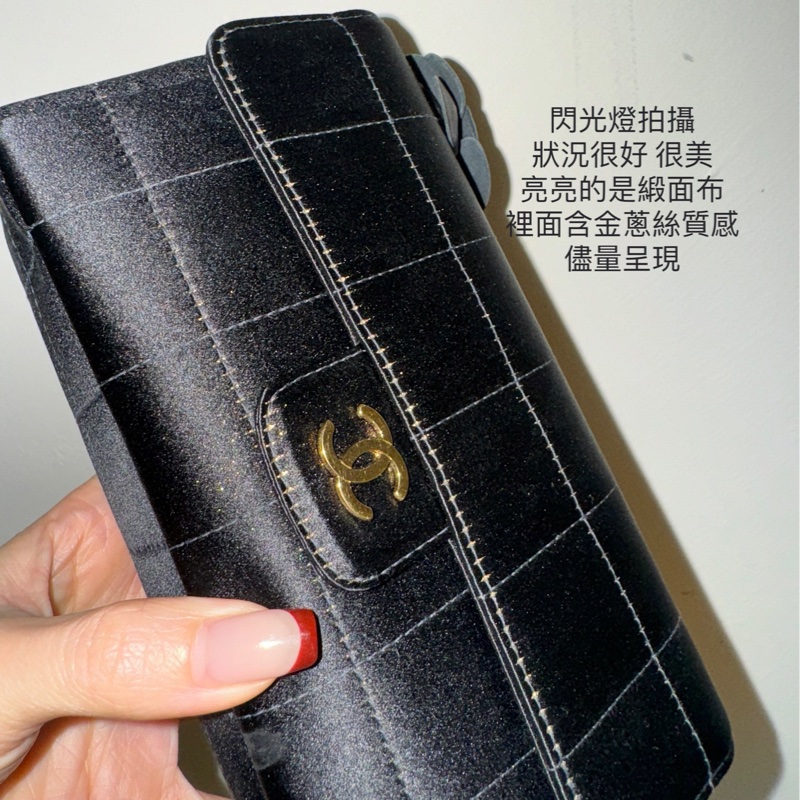 （已售出勿下單）❤️‍🔥新上架❤️‍🔥92新✨藏家級🖤Chanel Vintage🖤山茶花黑色緞面冰格CF小包/有防塵袋、保卡、雷標清楚/香奈兒山茶花cf-29