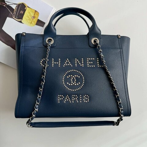 😍專櫃快20萬 Chanel 藍色卯釘銀色字母手提肩背沙灘包