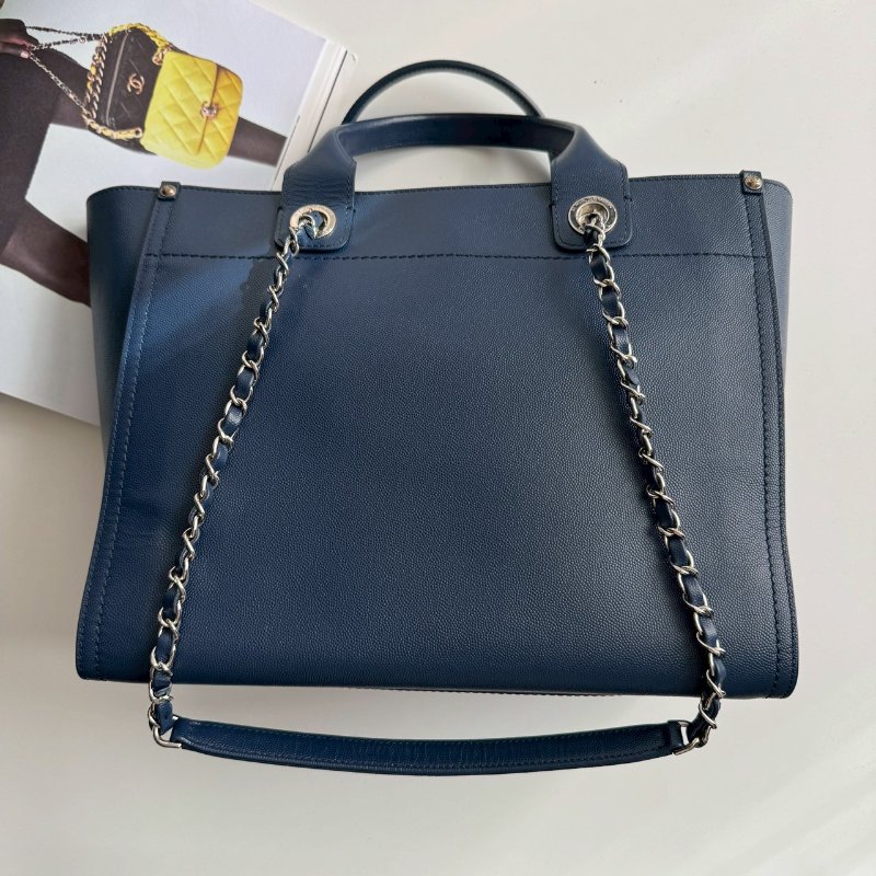 😍專櫃快20萬 Chanel 藍色卯釘銀色字母手提肩背沙灘包-1