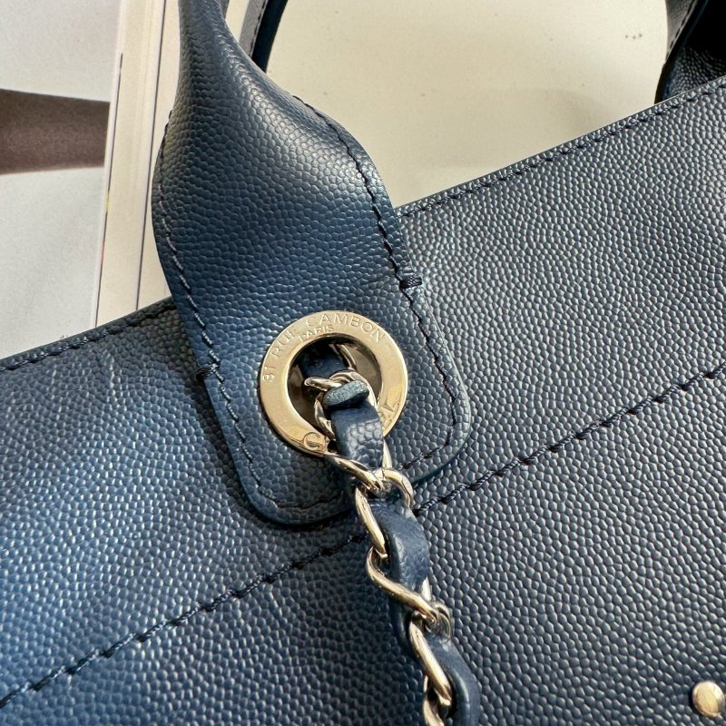 😍專櫃快20萬 Chanel 藍色卯釘銀色字母手提肩背沙灘包-4