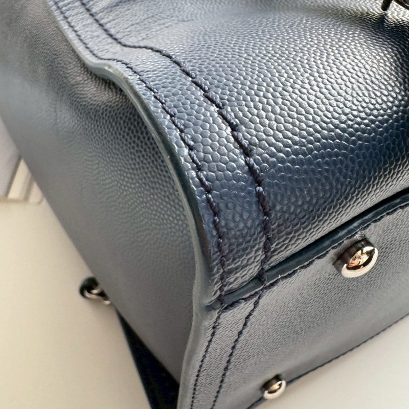 😍專櫃快20萬 Chanel 藍色卯釘銀色字母手提肩背沙灘包-5