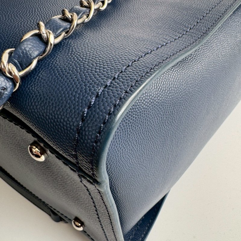 😍專櫃快20萬 Chanel 藍色卯釘銀色字母手提肩背沙灘包-8