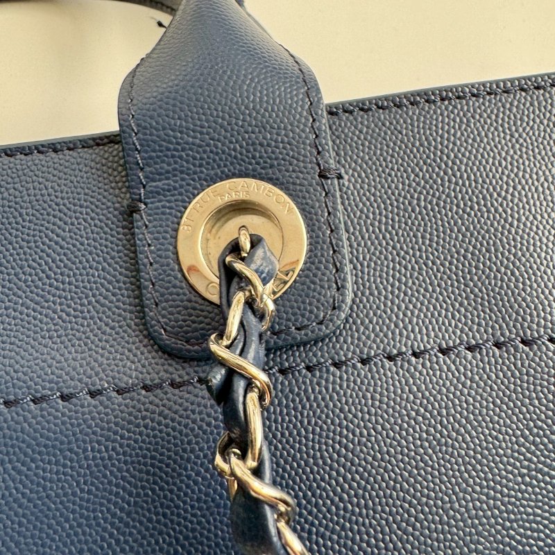 😍專櫃快20萬 Chanel 藍色卯釘銀色字母手提肩背沙灘包-10