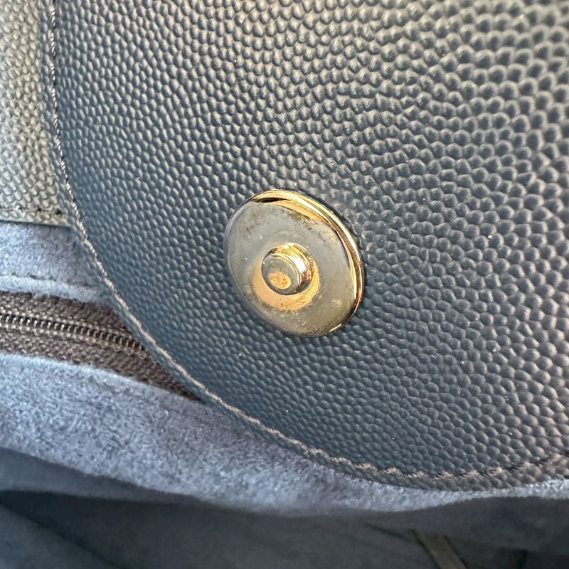 😍專櫃快20萬 Chanel 藍色卯釘銀色字母手提肩背沙灘包-17