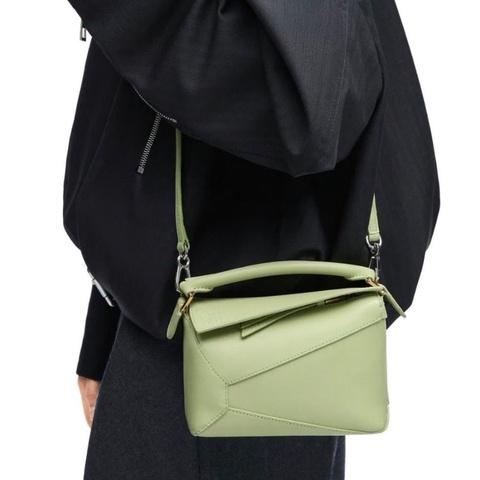 LOEWE 酪梨綠金扣Puzzle mini17*11*7.5 98新配件塵袋