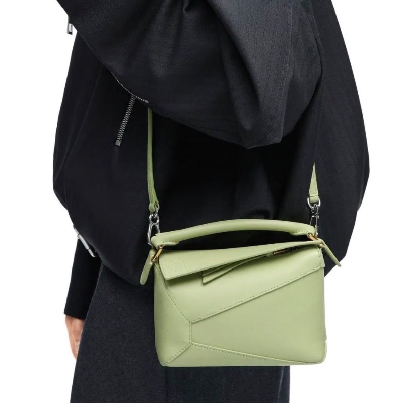 LOEWE 酪梨綠金扣Puzzle mini17*11*7.5 98新配件塵袋-0