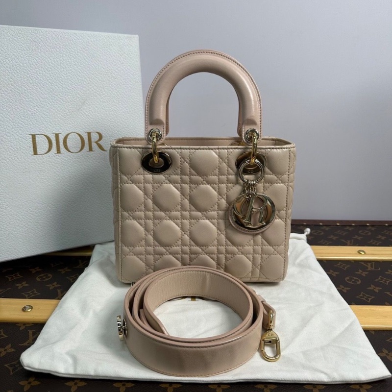 DIOR櫻花粉金黛妃四格徽章 肩帶手提肩背斜背包20*17*8 98新配件盒子 塵袋-1