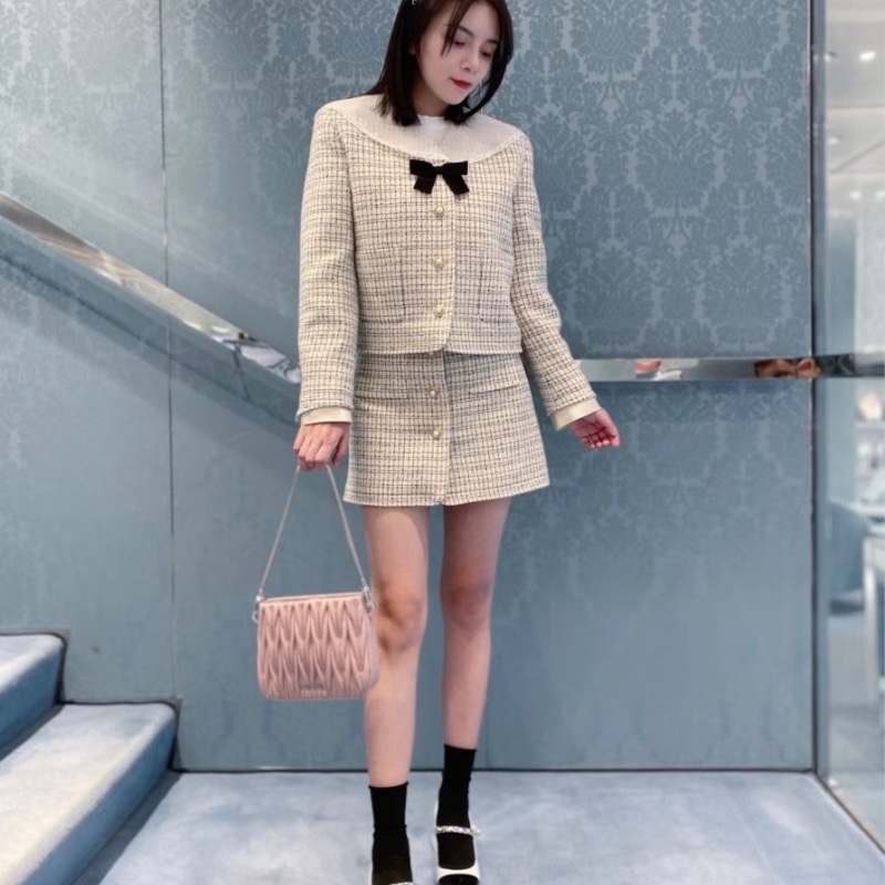 MIUMIU粉色褶皺鑽扣蛇骨肩背腋下包25*15*4.5 98新配件塵袋-0