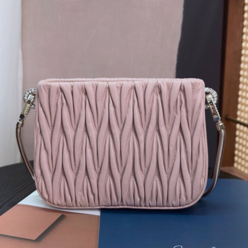 MIUMIU粉色褶皺鑽扣蛇骨肩背腋下包25*15*4.5 98新配件塵袋-2