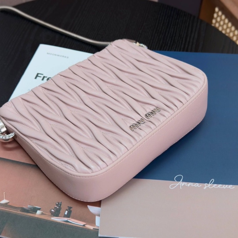 MIUMIU粉色褶皺鑽扣蛇骨肩背腋下包25*15*4.5 98新配件塵袋-3