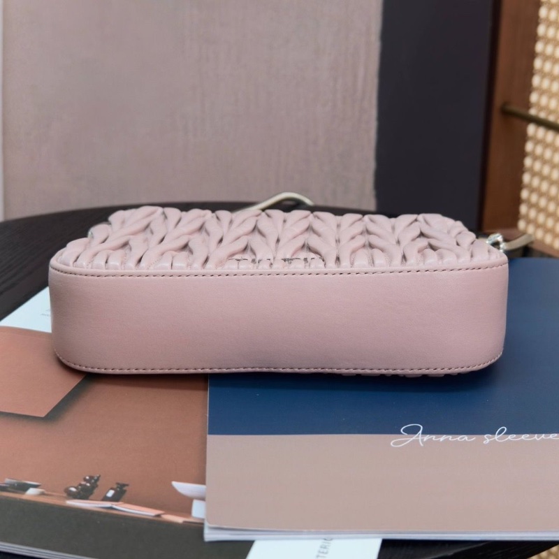 MIUMIU粉色褶皺鑽扣蛇骨肩背腋下包25*15*4.5 98新配件塵袋-4