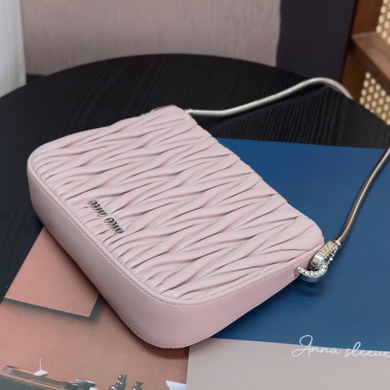 MIUMIU粉色褶皺鑽扣蛇骨肩背腋下包25*15*4.5 98新配件塵袋-5