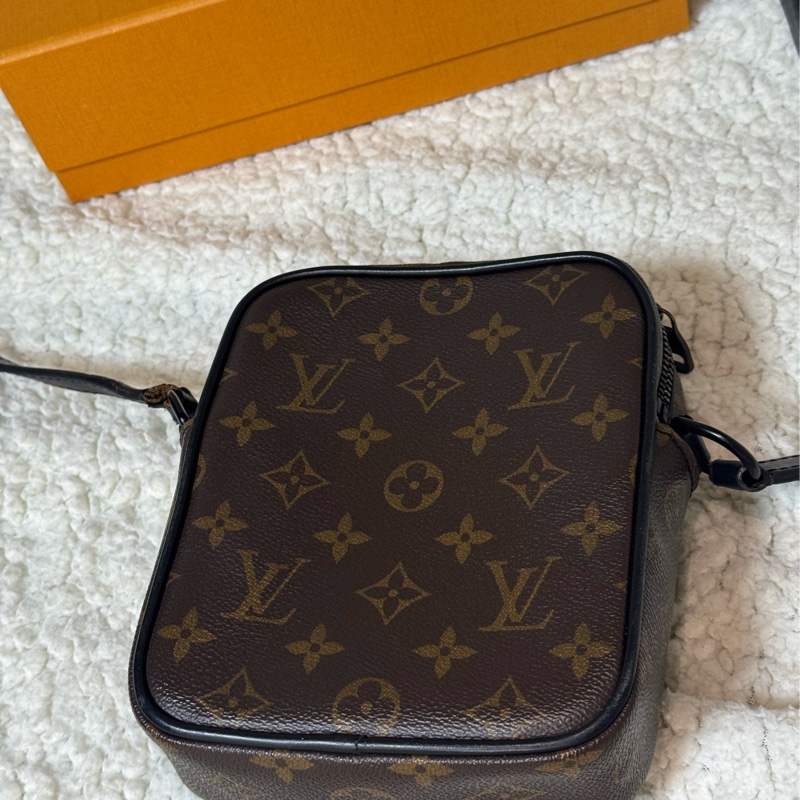Louis Vuitton 🤎老花拉鍊單肩包/LV 斜背包/側背包/相機包 M69404-9